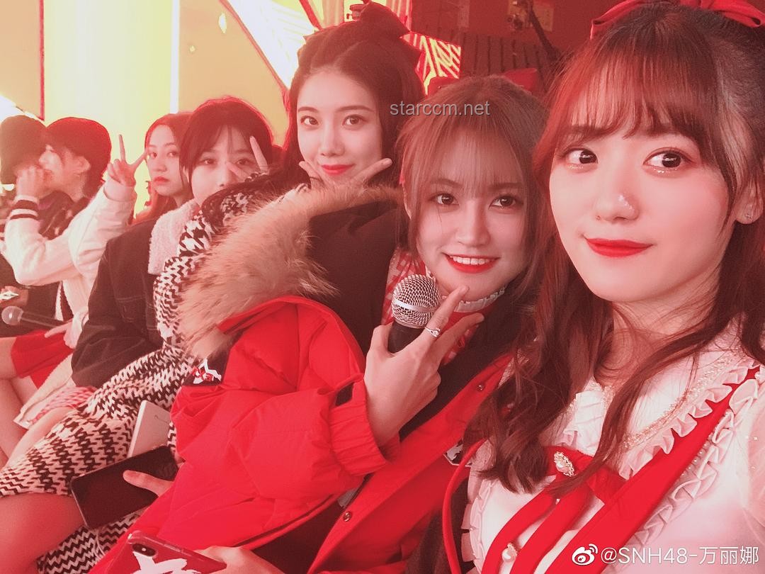 孟佳晒JYP家族合影引领韩流新趋势